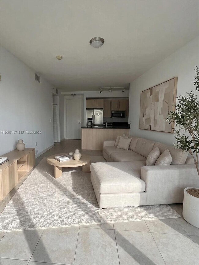 Building Photo - 1111 SW 1st Ave