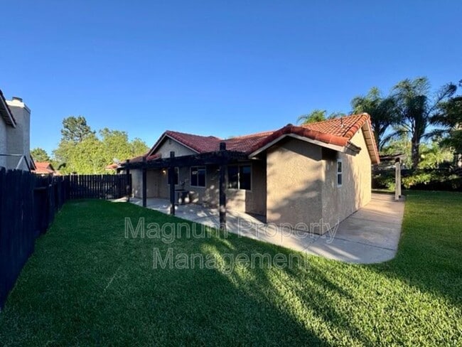 Building Photo - 45627 Clubhouse Dr