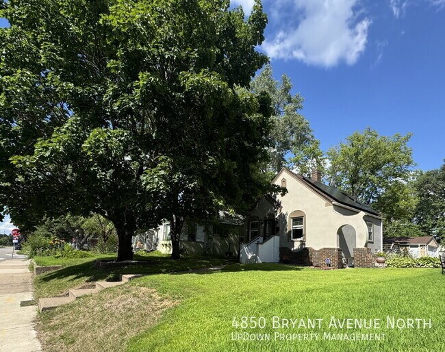 Building Photo - 4850 N Bryant Ave
