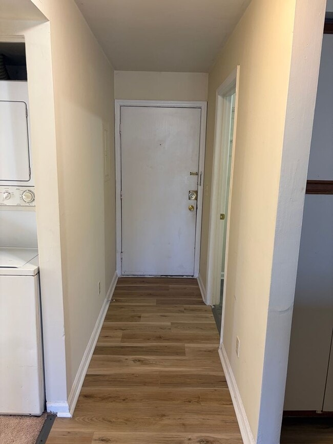 Building Photo - 4BR/2BA Near Virginia Tech | Bus Route, Laundry In-Unit