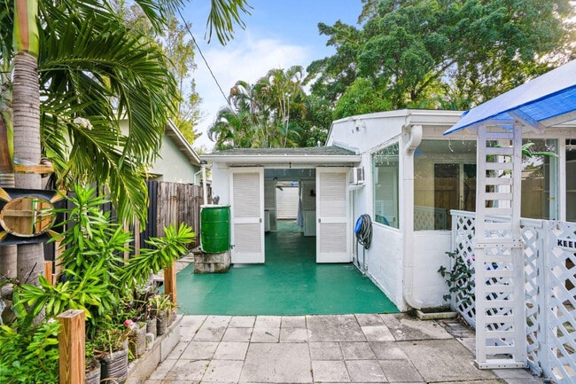 Building Photo - 1416 SW 27th St