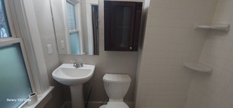 Building Photo - 2428 Nill Ave