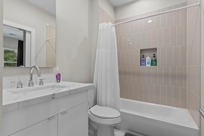 Building Photo - 851 Prosper St