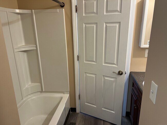 Building Photo - 4 Magnolia St