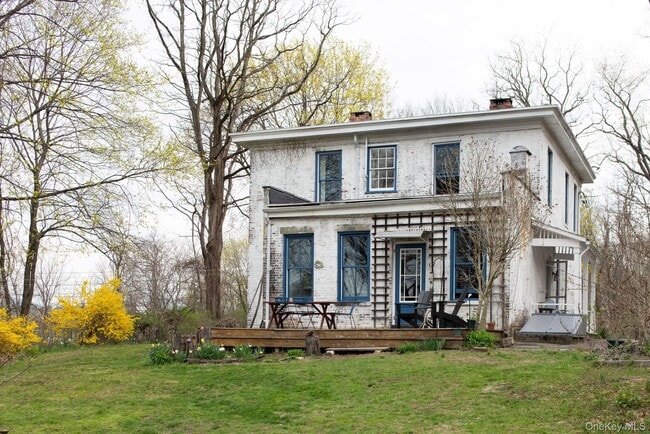 Building Photo - 225 Barrytown Rd