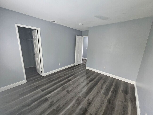 Building Photo - Beautiful Corona Home with POOL!