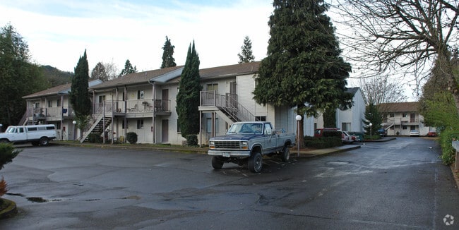 Primary Photo - Umpqua Villa Apartments