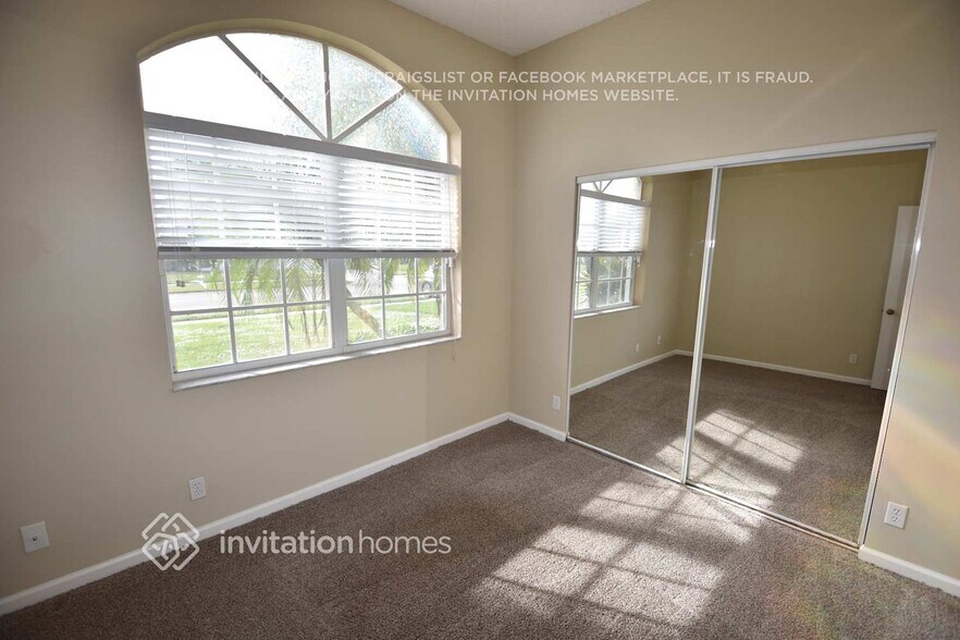 Building Photo - 7178 Catalina Isle Dr