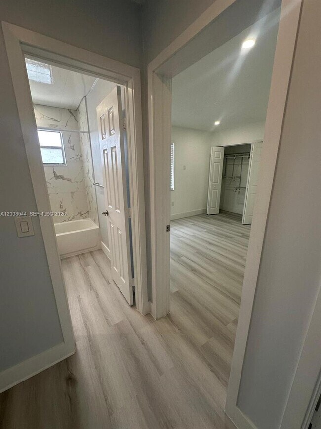 Building Photo - 1555 NW 34th St