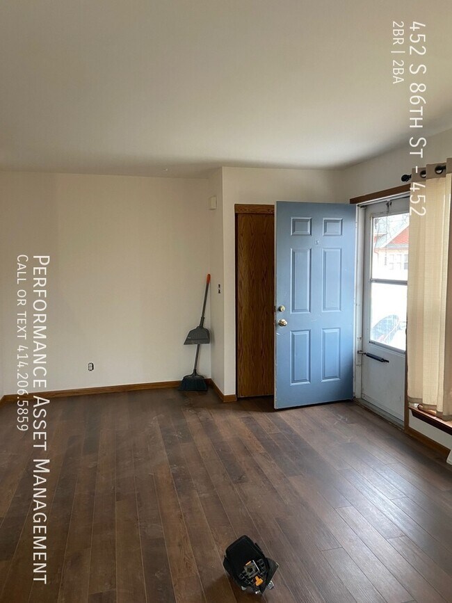 Building Photo - Charming 2 bed / 2bathTownhouse Apartment