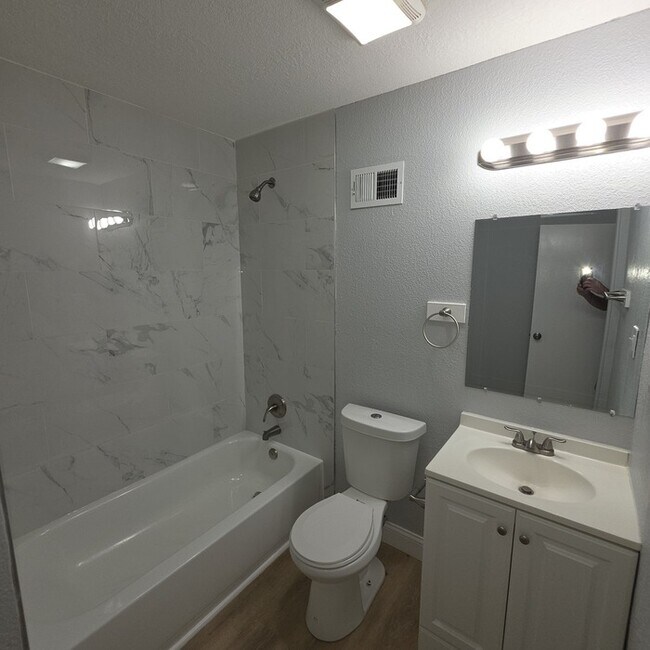 Building Photo - Rental ready Corner Lot with a Spacious 3 bedrooms and 2 full baths in Willis Ave in Independence...