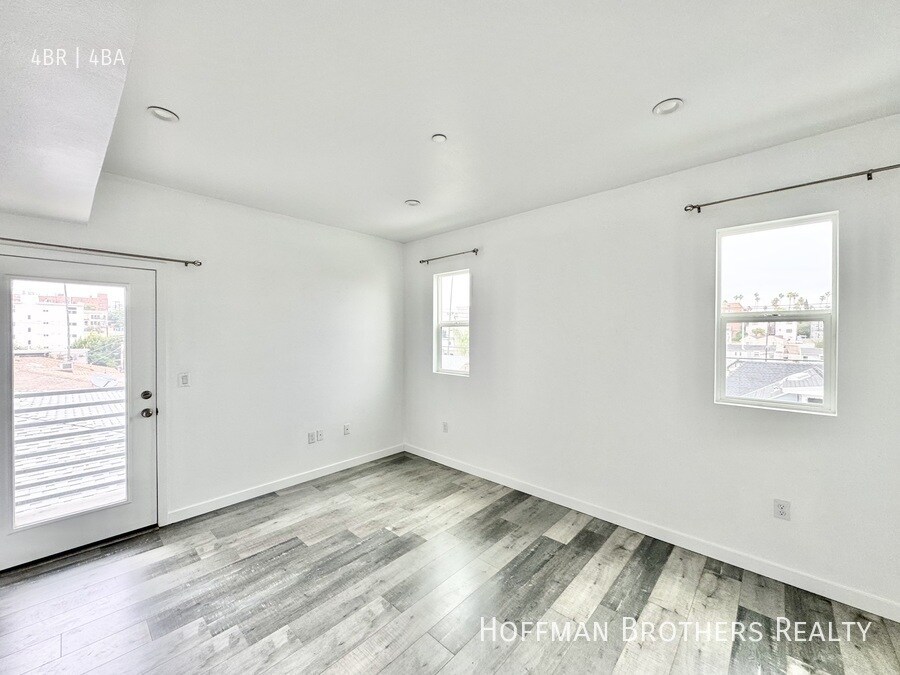 Building Photo - 156 N Mariposa Ave