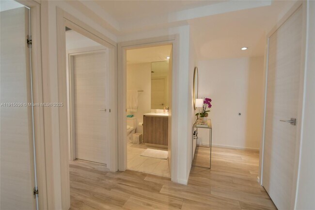 Building Photo - 801 S Miami Ave