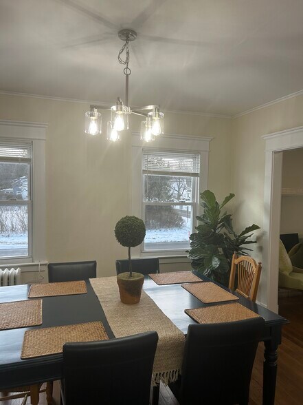 Building Photo - 1946 Chapel St