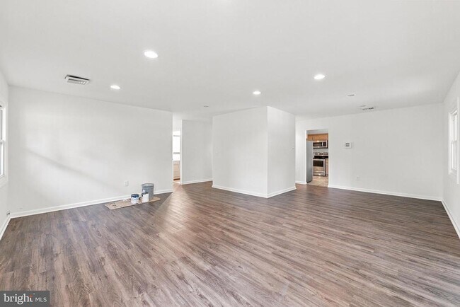 Building Photo - 2 Barnwell Dr