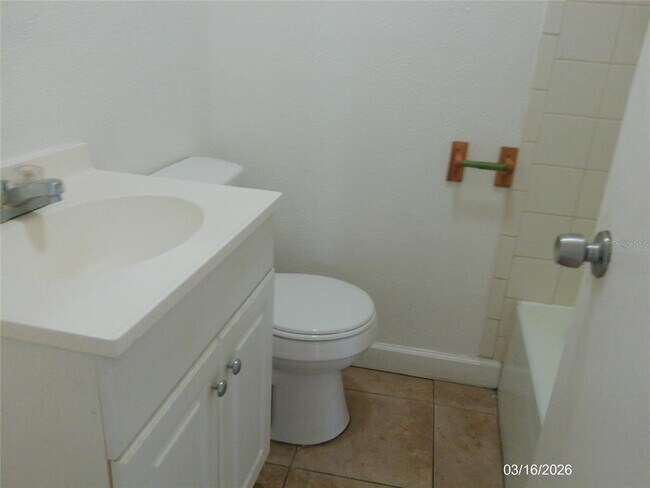 Building Photo - 808 S Central Ave