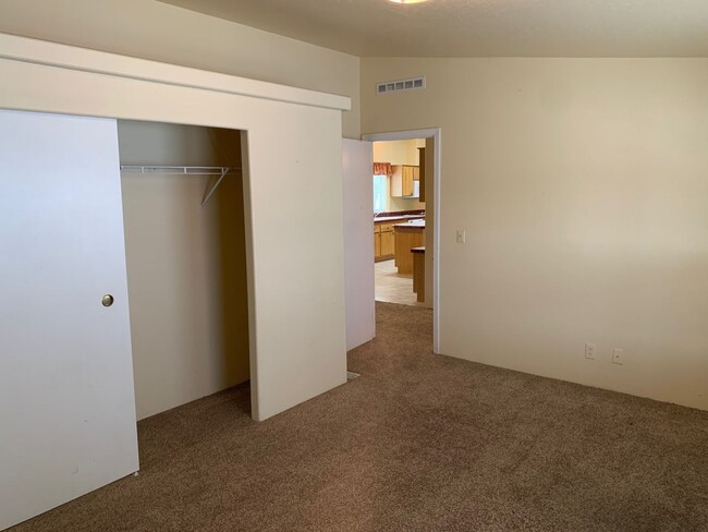 Building Photo - Spacious 3-Bed, 2-Bath Manufactured Home with Garage – Move-In Ready