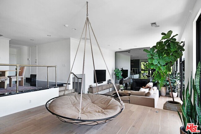 Building Photo - 4661 Bedel St