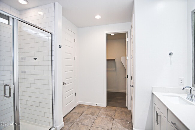 Building Photo - 1535 W Corral Rd