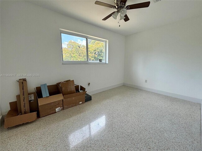 Building Photo - 30 NE 125th St