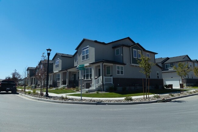 Building Photo - GET THE FIRST MONTHS RENT FOR FREE!!!