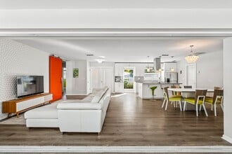 Building Photo - Single Family home on quiet street steps from the Intracoastal and Dining