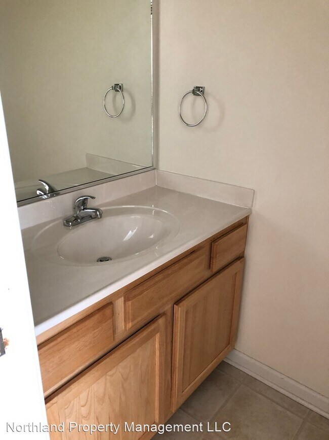 Building Photo - 2 br, 2.5 bath House - 1505 Kent #2