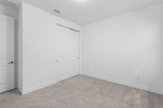 Building Photo - 10646 Hensley St