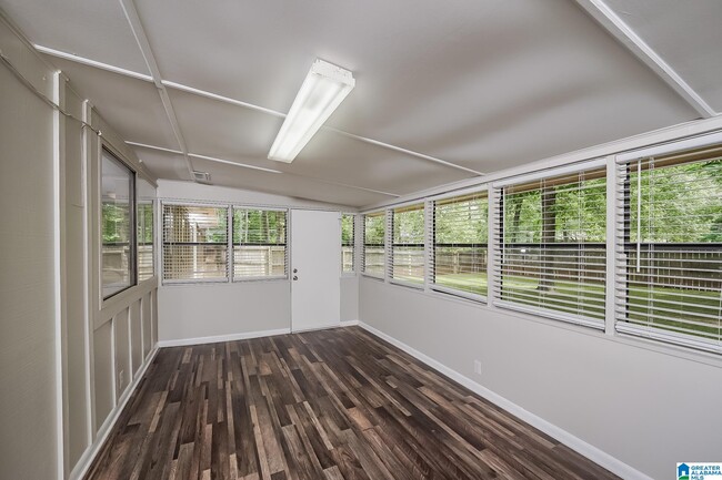 Building Photo - 2064 Edenwood Dr