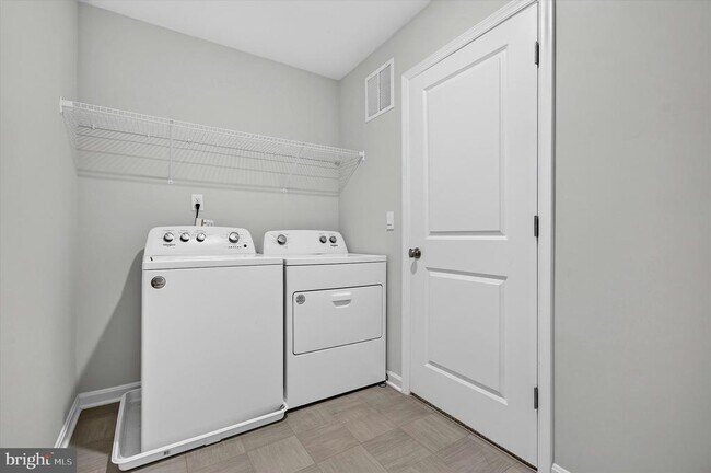 Building Photo - 3155 White Tail Dr