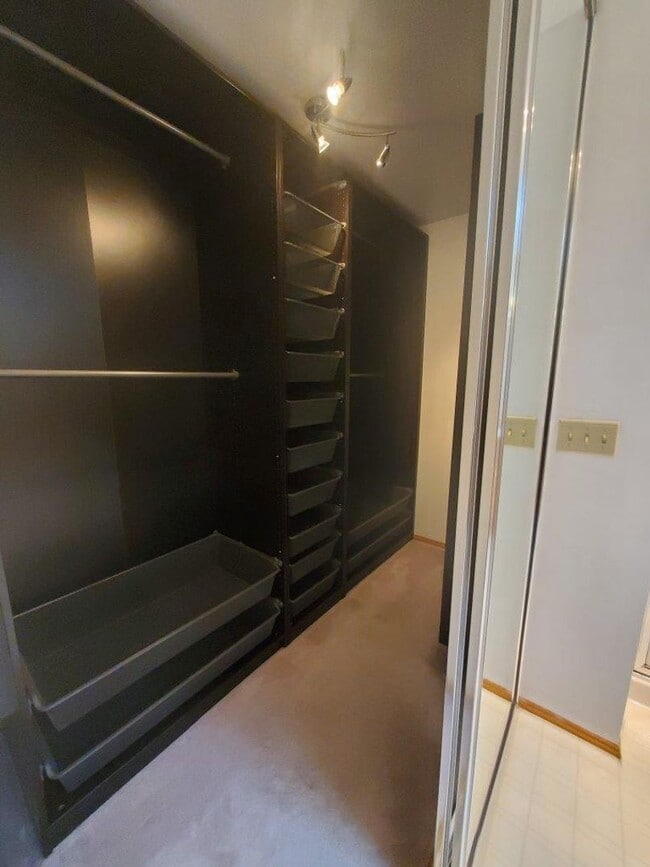 Building Photo - 4 bed, 2.5 bath, 2 car garage on spacious ...