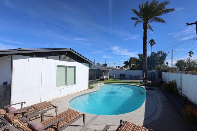 Building Photo - 1011 W Elna Rae St