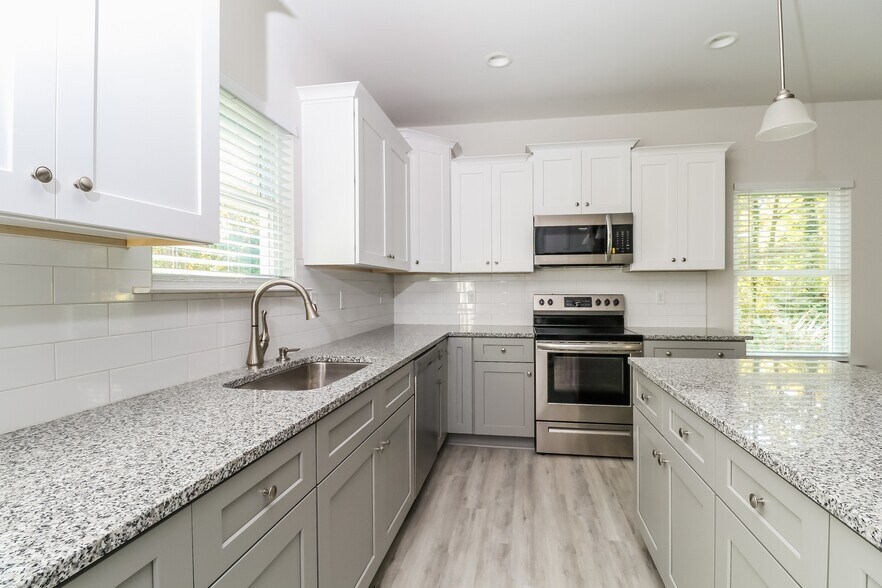 Building Photo - 621 Burrington Ct