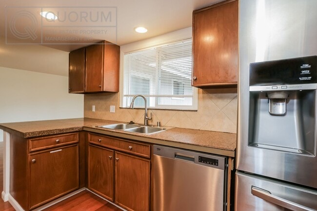 Building Photo - Beautiful 4 Bed 2 Bath House