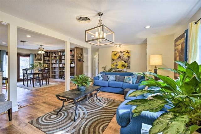 Primary Photo - 7013 Meadowbrook Dr