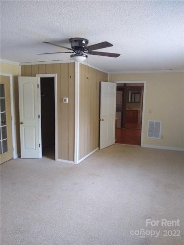 Building Photo - 5585 George Henry Dr