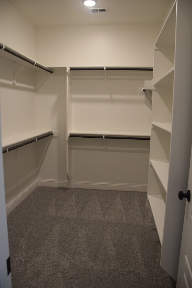 Building Photo - 2523 Huxley Mews