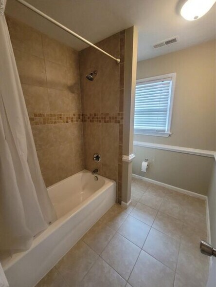 Building Photo - 5333 Kindlewood Dr