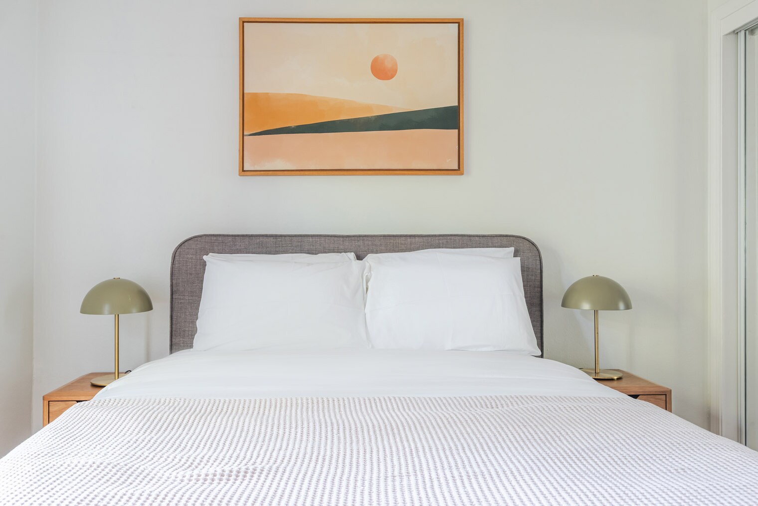 Building Photo - 141 Wellesley Cres