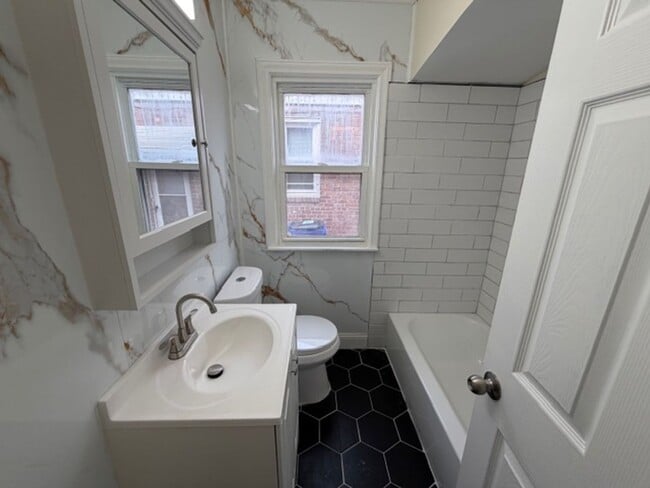 Building Photo - Charming 3 bedroom house for lease in Nice area