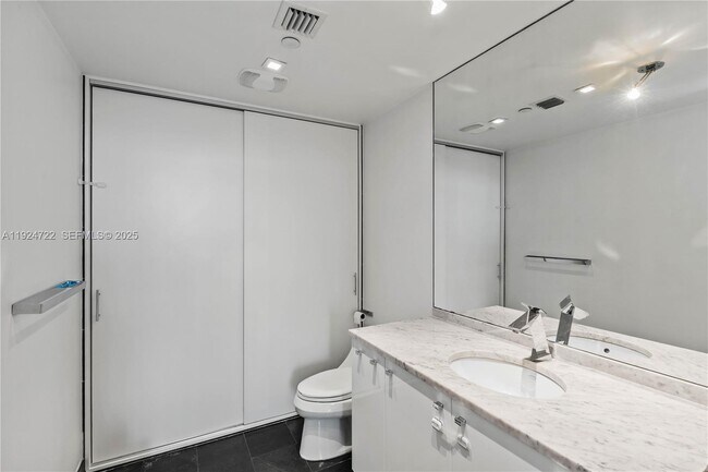 Building Photo - 900 Biscayne Blvd