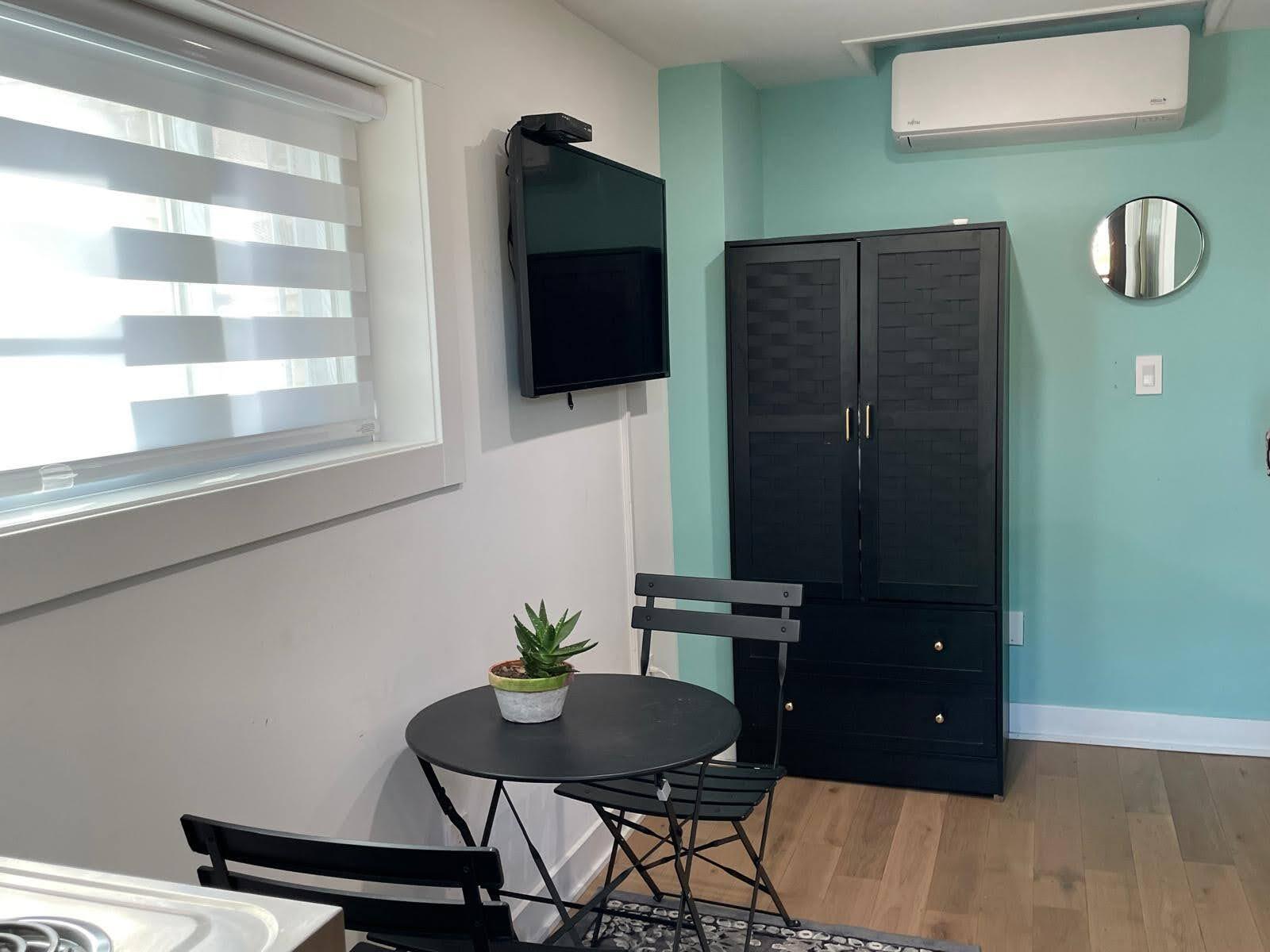 Building Photo - 293 E Bringhurst St