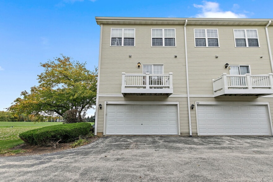 Building Photo - 361 Holiday Ln