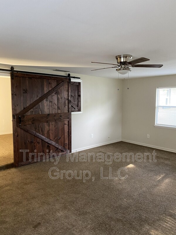 Building Photo - 740 Knowles Rd