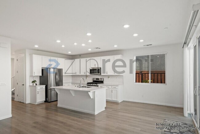 Building Photo - 861 Pipit St