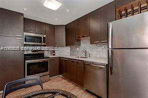 Building Photo - 500 Bayview Dr