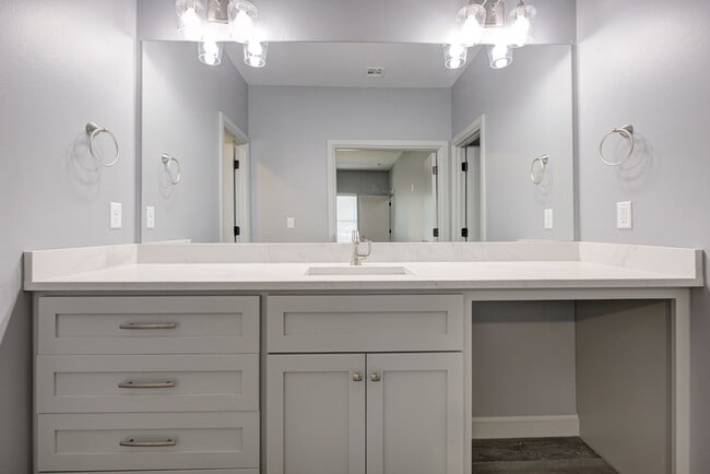 Building Photo - 1219 Leslie Ln