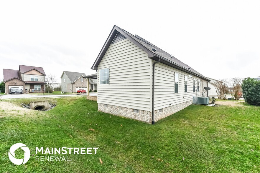 Building Photo - 501 Albion Cir
