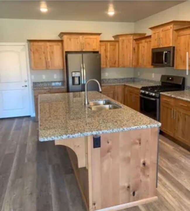 Building Photo - 938 N Sandy Talus Dr