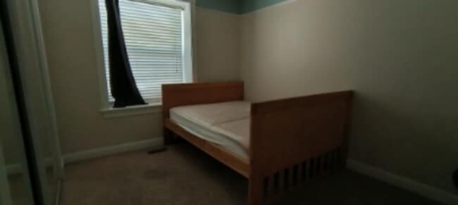 Building Photo - 1250 S Pinewood Dr